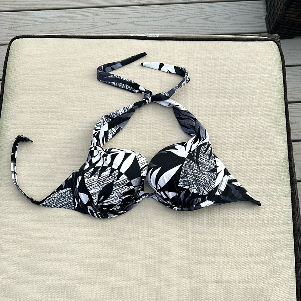Women’s Venus bikini top size D
